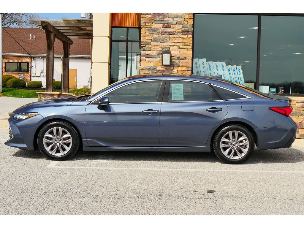Used 2019 Toyota Avalon XLE w/ Moonroof Package FWD image 6