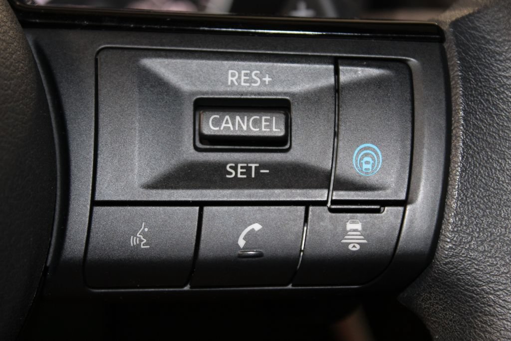 Used 2023 Nissan Rogue SV AWD/4WD image 36
