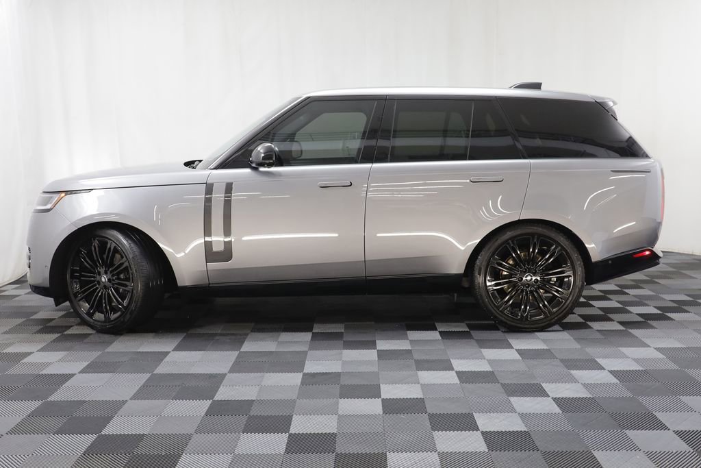 Used 2025 Land Rover Range Rover SE image 4