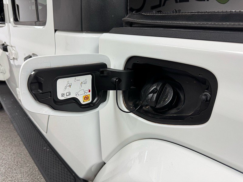Used 2020 Jeep Gladiator Overland w/ LED Lighting Group AWD/4WD image 27