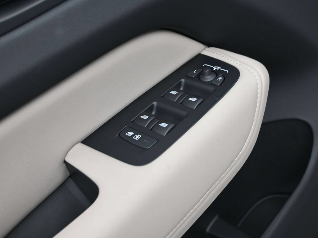 New 2026 Volvo XC60 B5 Core AWD/4WD image 11