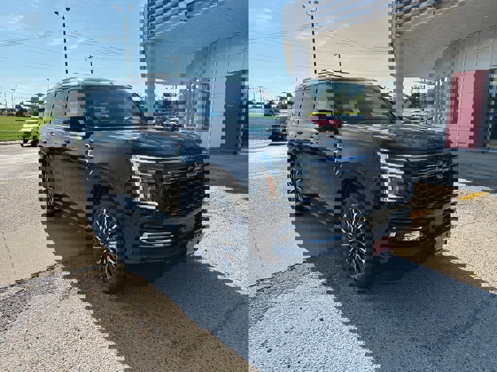 New 2025 Nissan Armada Platinum Reserve image 2