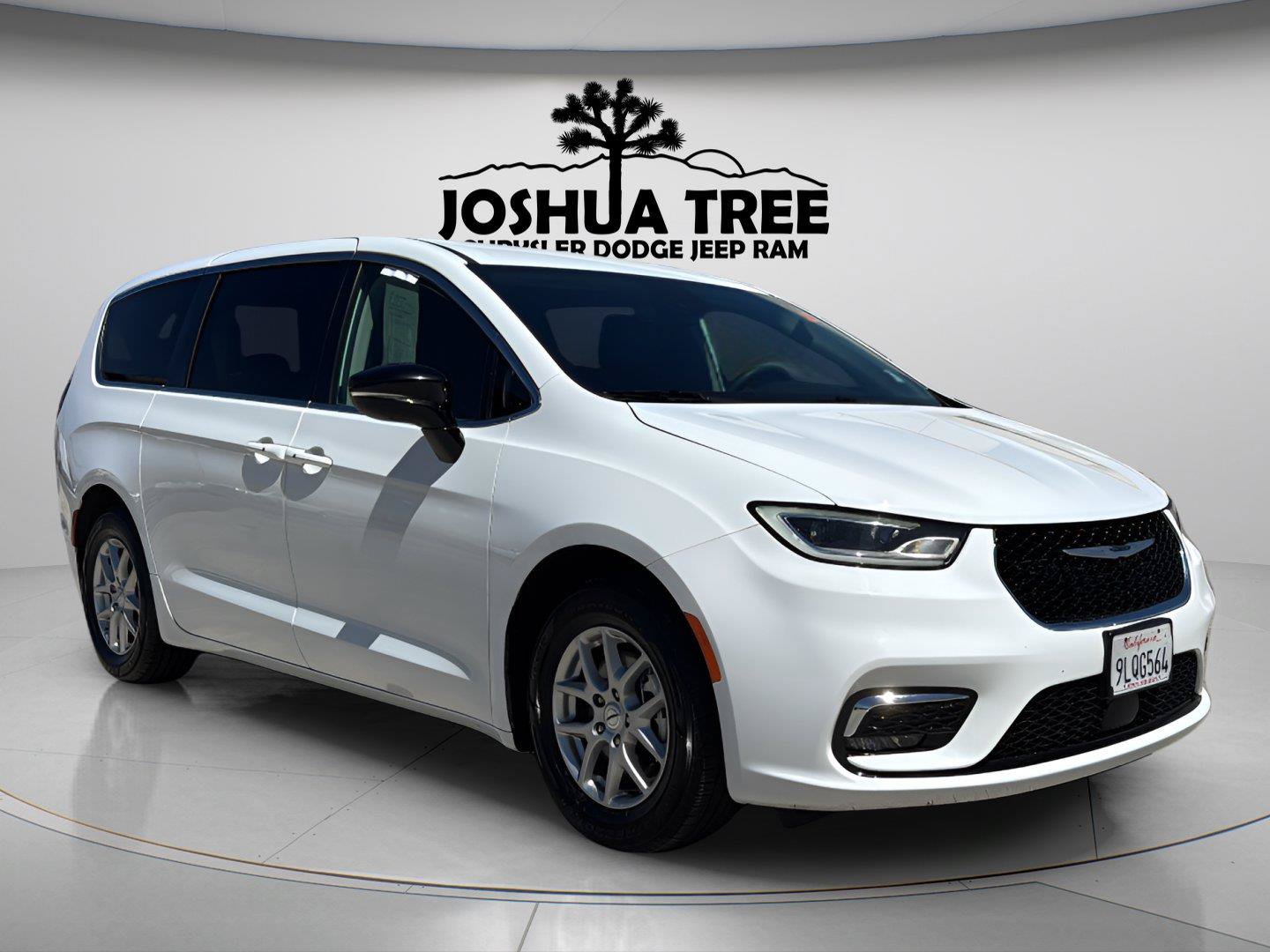Used 2024 Chrysler Pacifica Touring-L