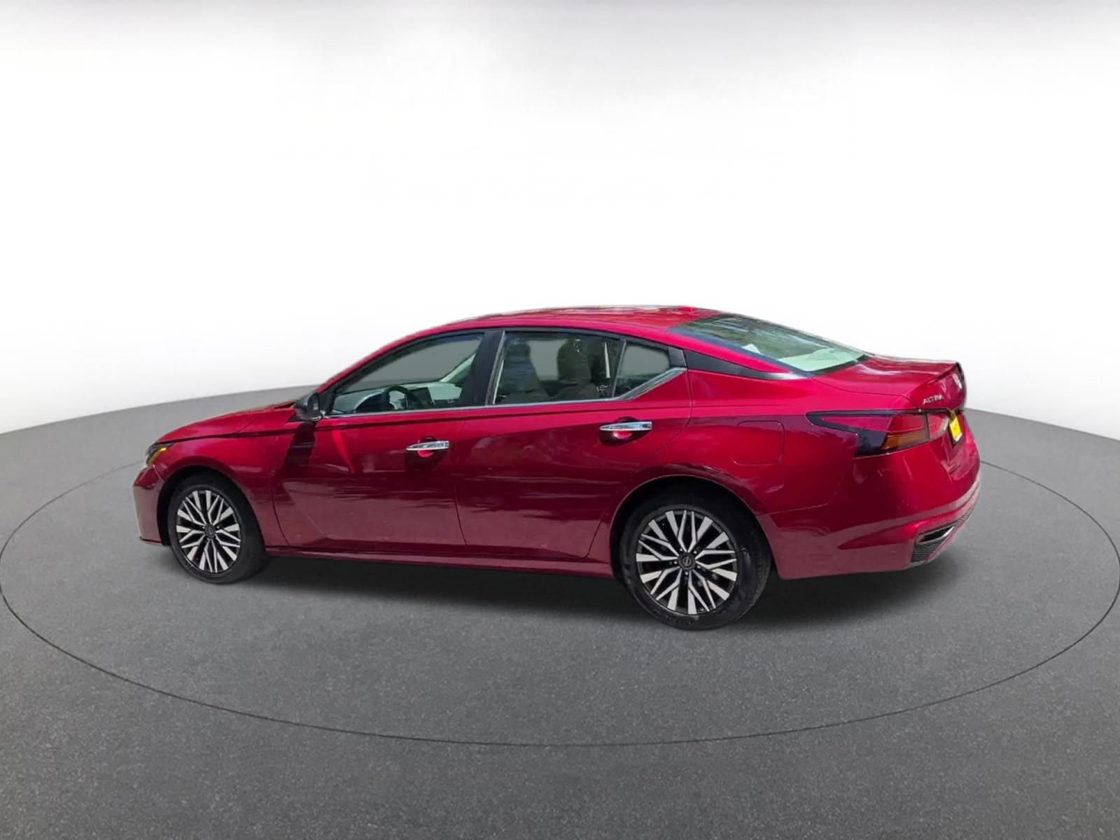Used 2025 Nissan Altima 2.5 SV FWD image 9