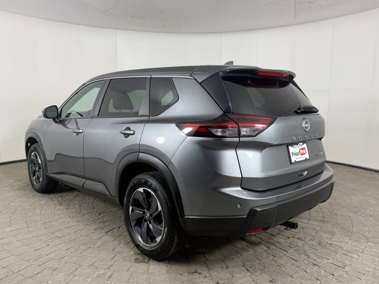 Used 2024 Nissan Rogue SV image 5