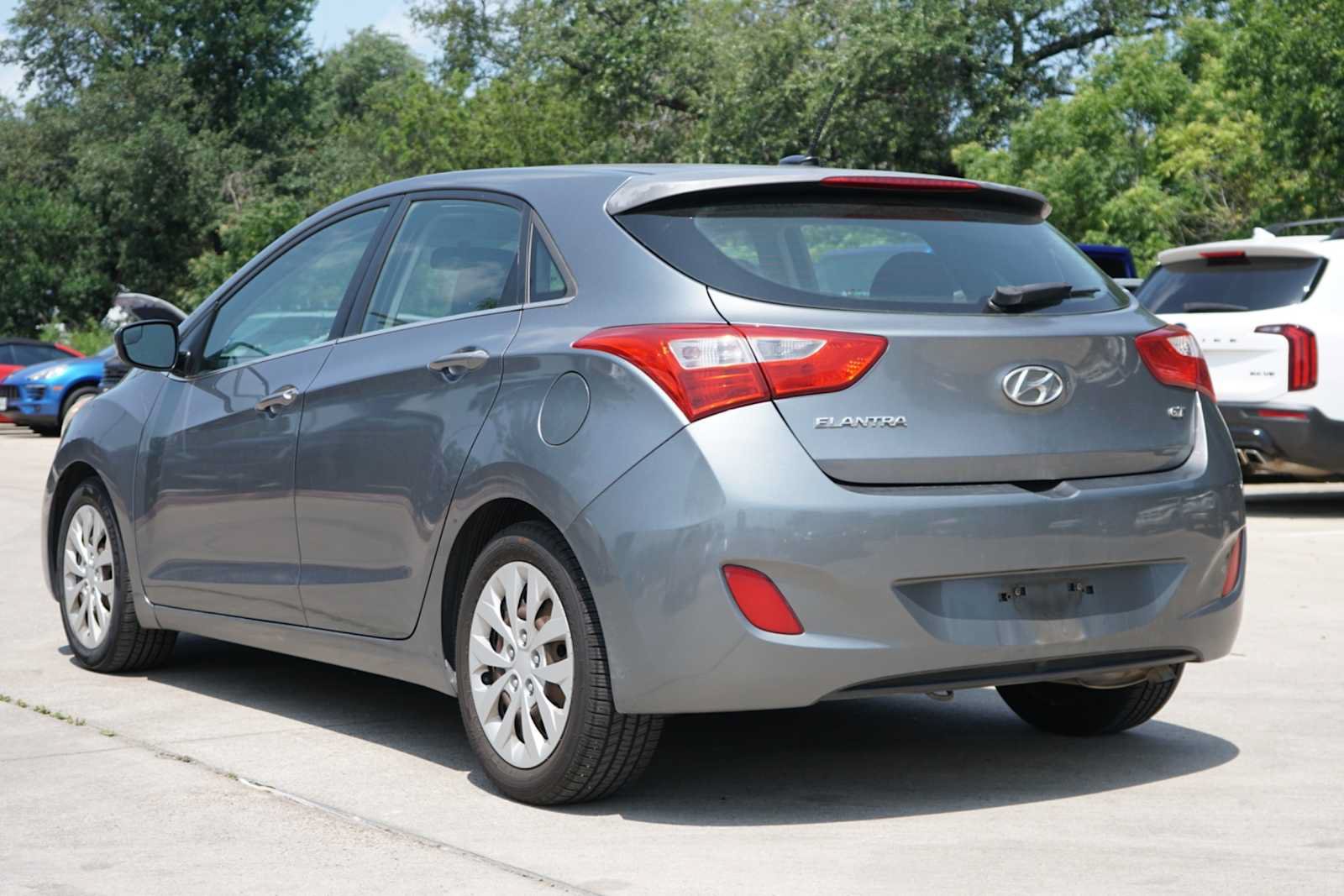 Used 2016 Hyundai Elantra GT FWD image 4