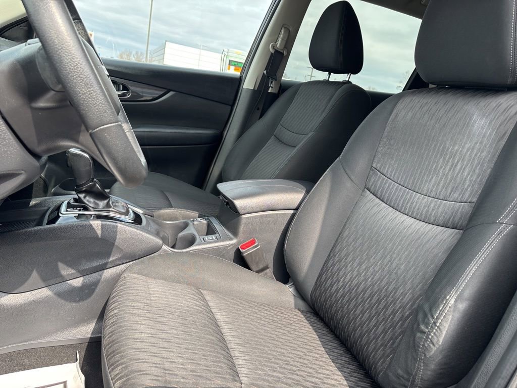 Used 2019 Nissan Rogue SV image 12