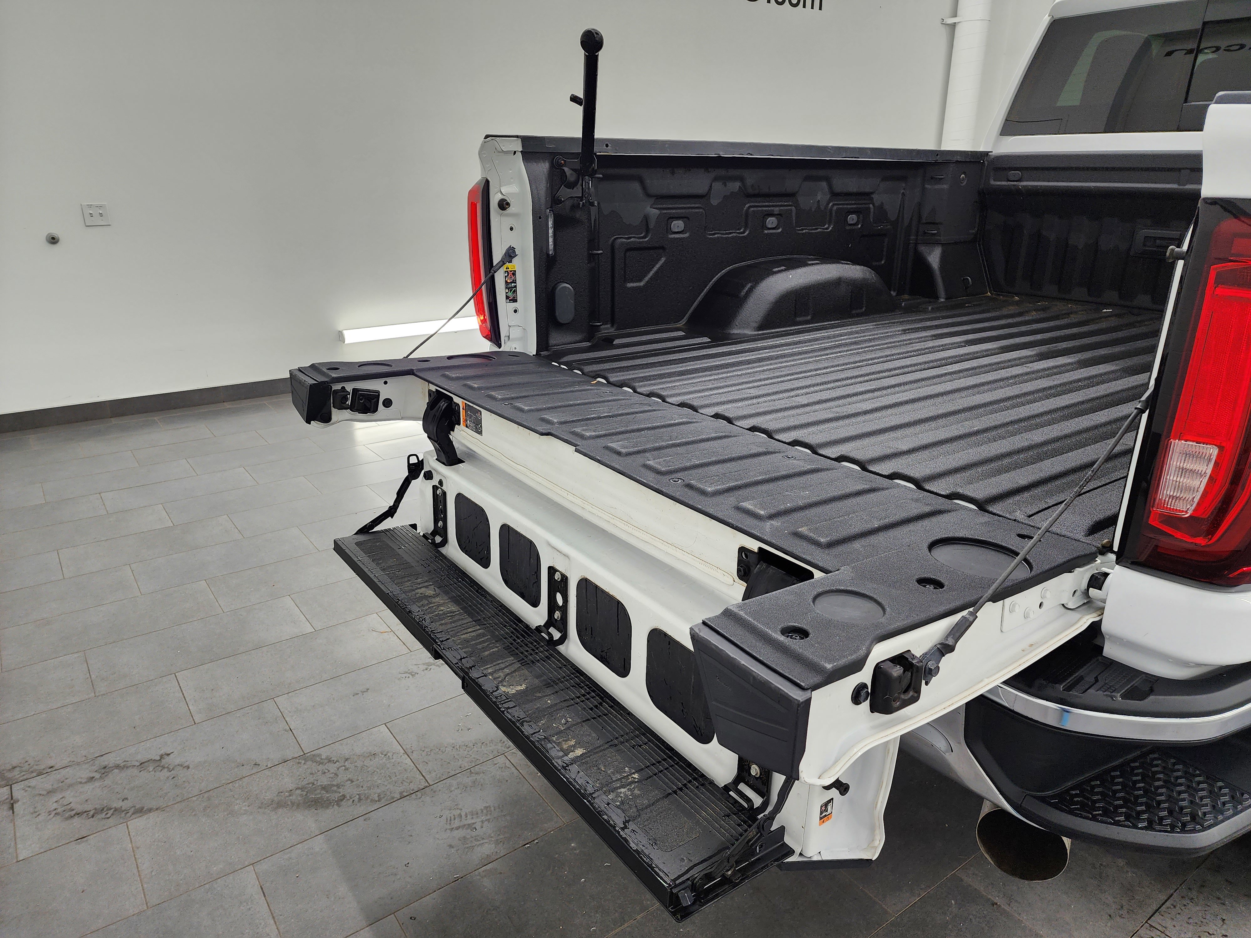 Used 2022 GMC Sierra 2500 SLT w/ SLT Convenience Package image 30