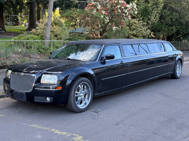 Used 2006 Chrysler 300 Touring RWD image 1