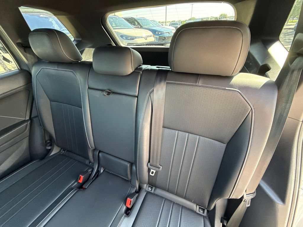 Used 2024 Volkswagen Tiguan SE R-Line AWD/4WD image 22