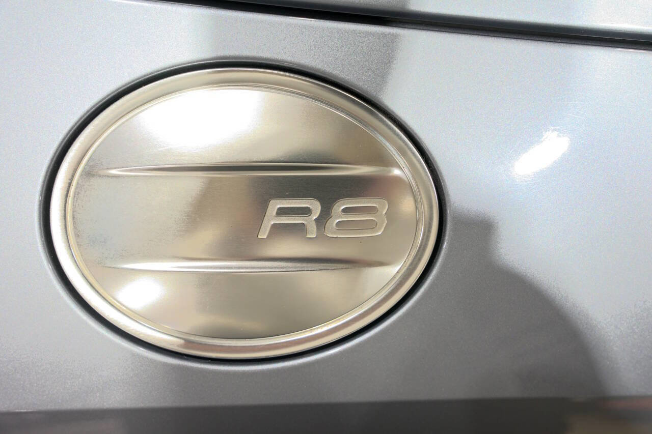 Used 2018 Audi R8 V10 w/ Carbon Exterior Package AWD/4WD image 39
