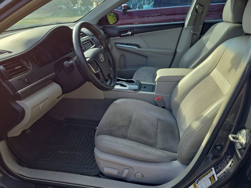 Used 2012 Toyota Camry XLE w/ Leather Pkg FWD image 10