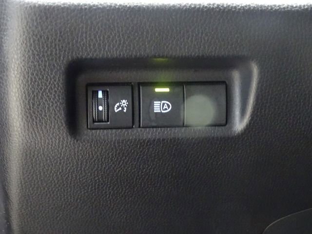 Used 2021 Toyota RAV4 XLE image 16