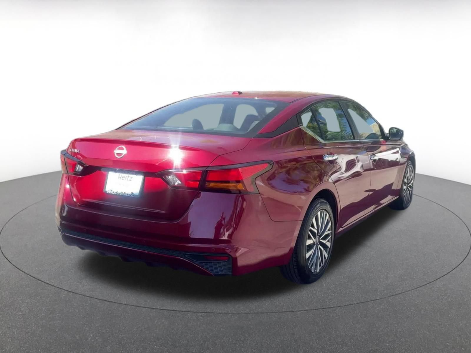 Used 2025 Nissan Altima 2.5 SV FWD image 13