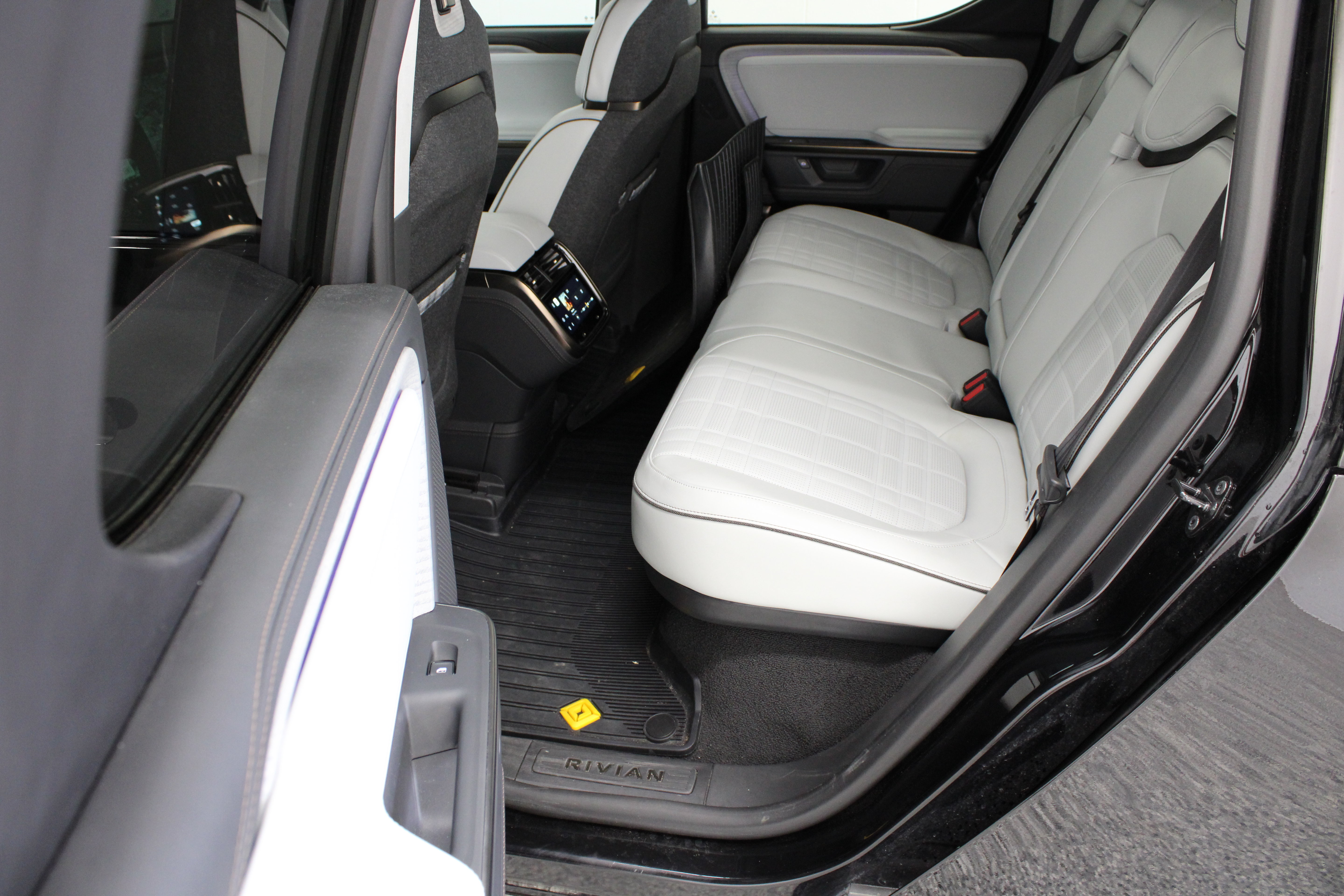 Used 2025 Rivian R1T Premium Tri AWD/4WD image 28