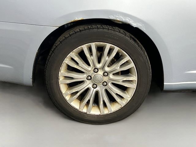 Used 2013 Chrysler 200 Limited image 32