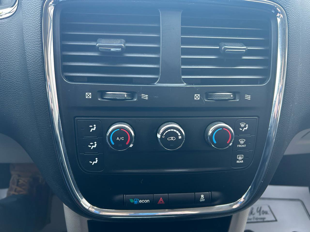 Used 2016 Dodge Grand Caravan SE image 22