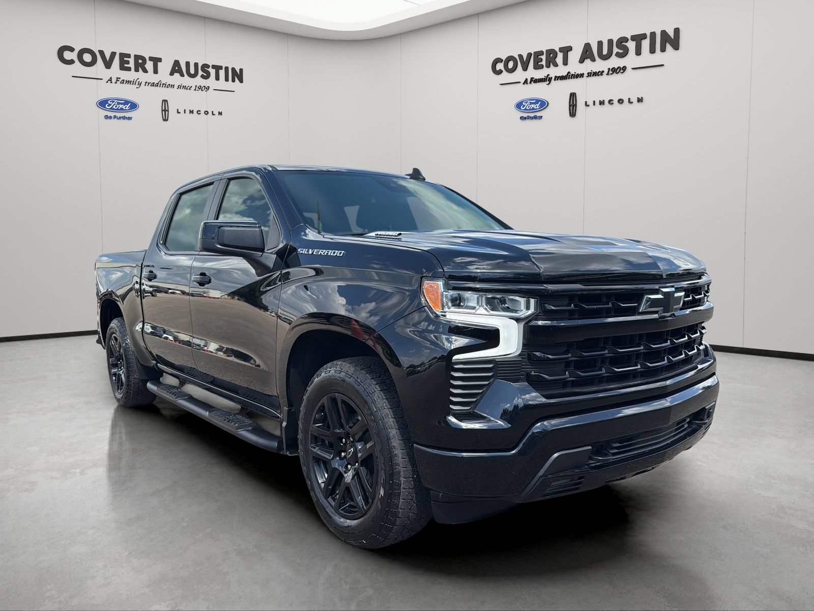 Used 2024 Chevrolet Silverado 1500 RST AWD/4WD image 7