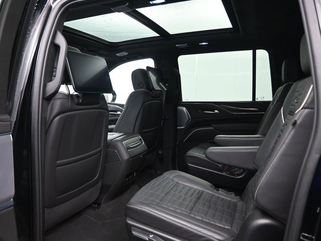 Used 2024 Cadillac Escalade ESV Premium Luxury Platinum image 27