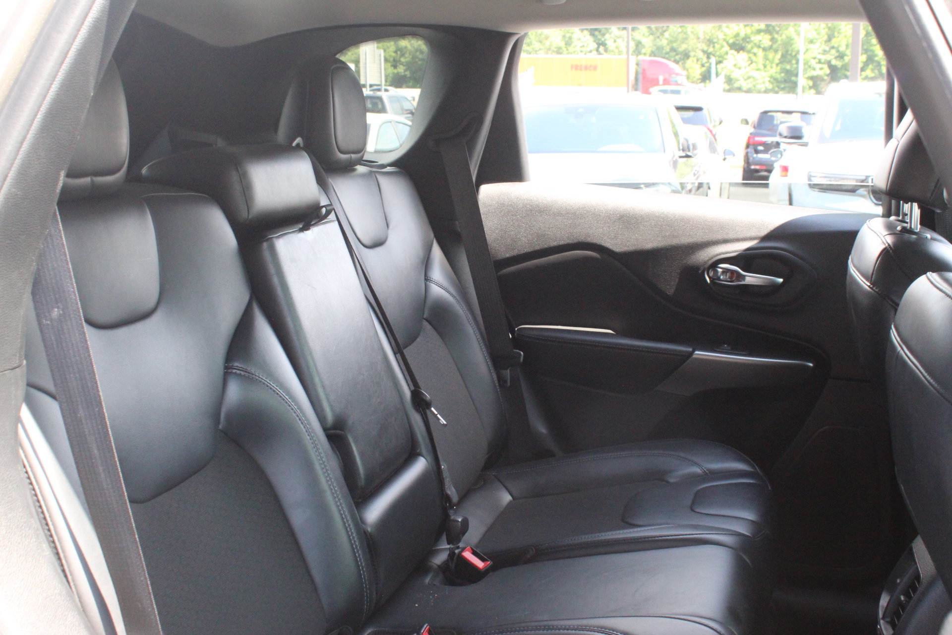 Used 2020 Jeep Cherokee Latitude Plus FWD image 29