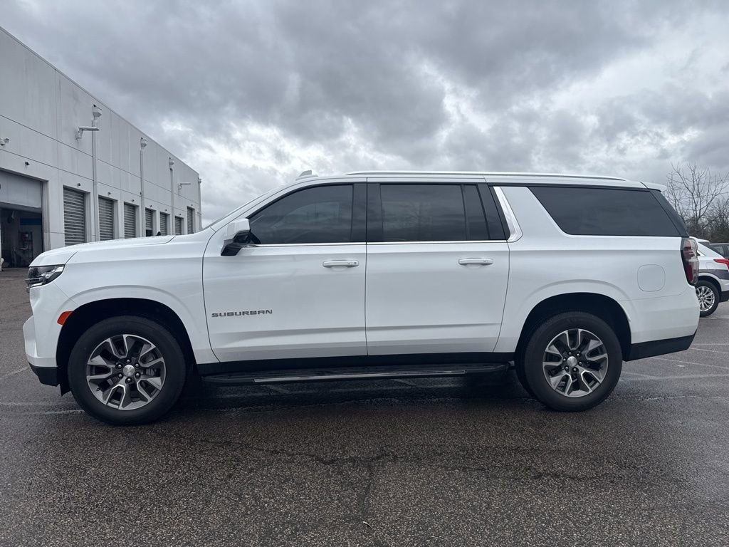 Used 2023 Chevrolet Suburban LT w/ Luxury Package image 6