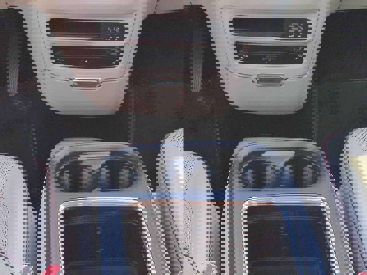 Used 2017 Chrysler Pacifica Limited image 16