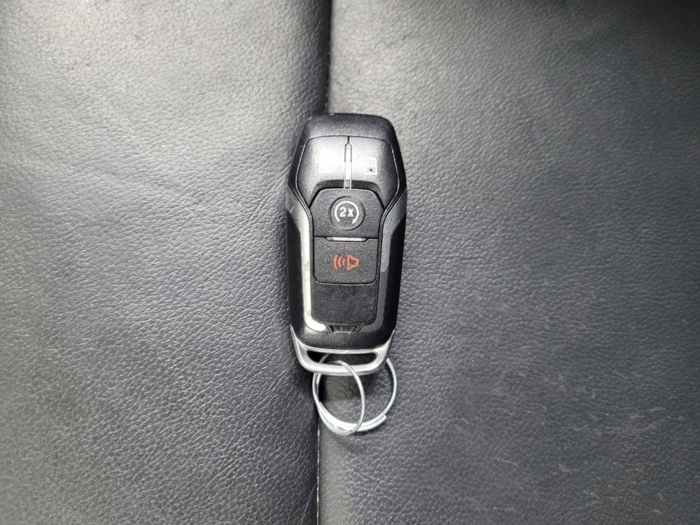 Used 2016 Ford Explorer XLT w/ Equipment Group 202A AWD/4WD image 32