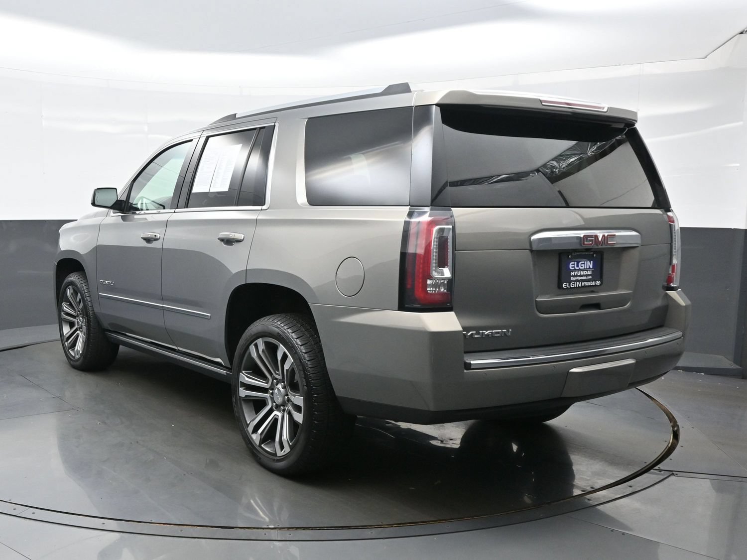 Used 2019 GMC Yukon Denali w/ Denali Ultimate Package AWD/4WD image 4