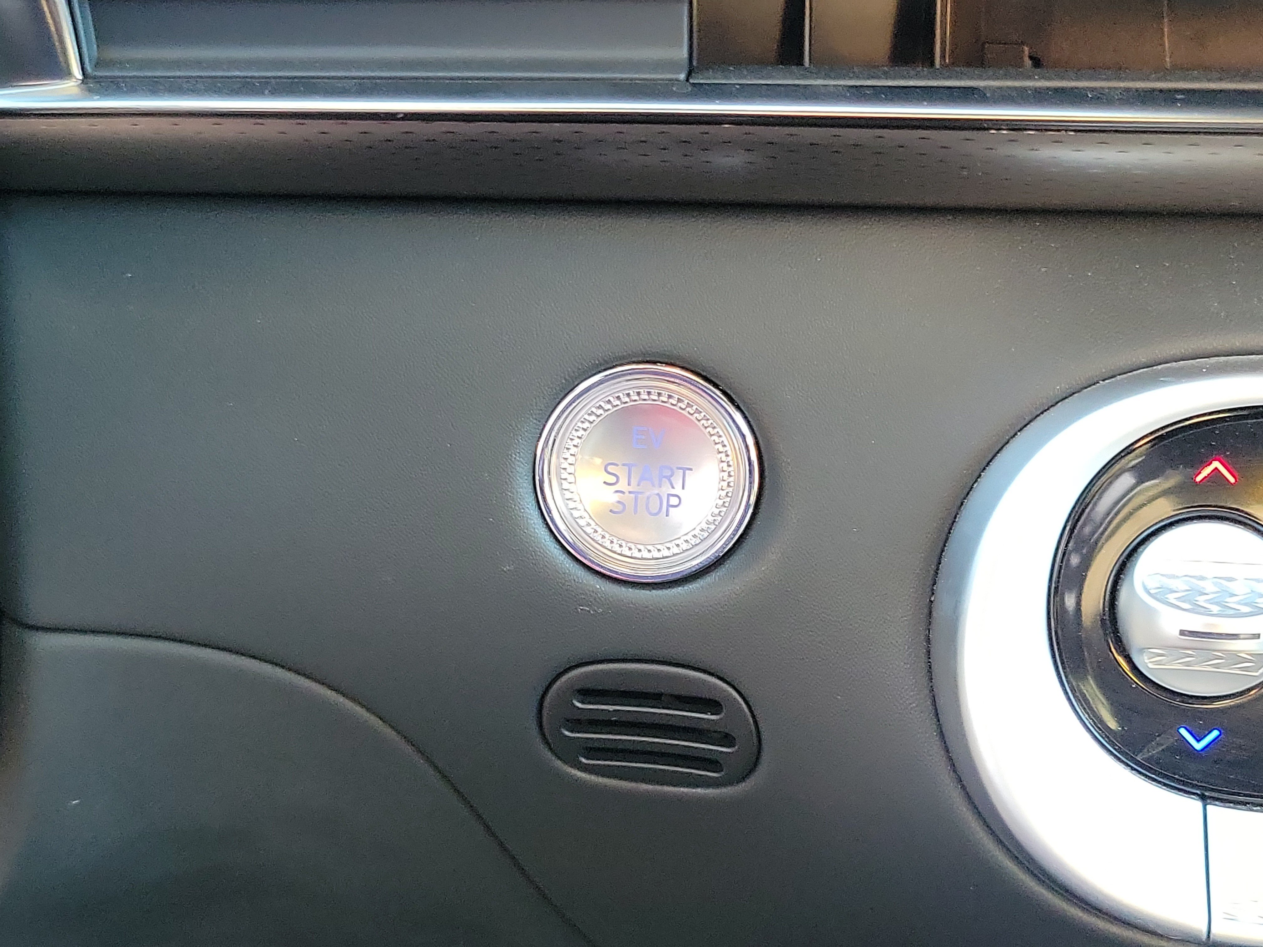 Certified 2023 Genesis GV60 Advanced AWD/4WD image 19