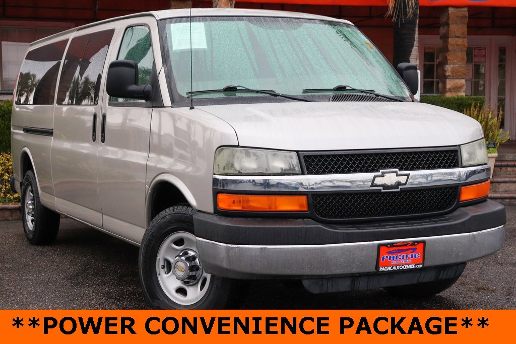 Used 2005 Chevrolet Express 3500 Extended Passenger w/ LS Preferred Equipment Group image 2