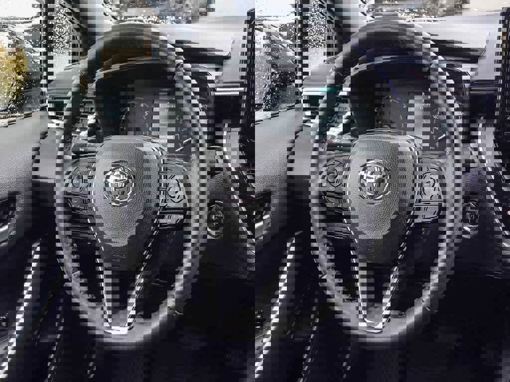 Used 2025 Toyota Corolla SE image 14