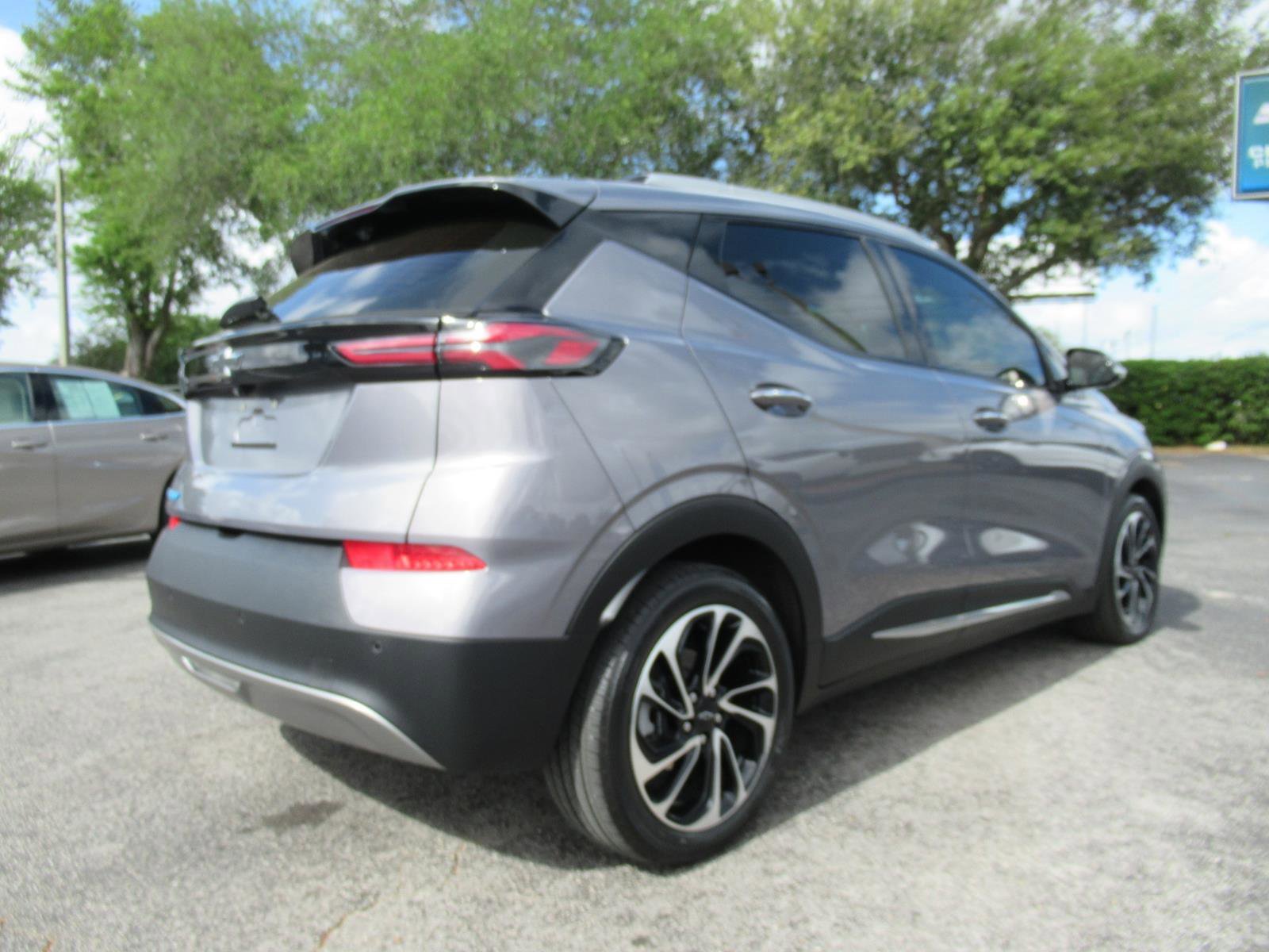 Used 2023 Chevrolet Bolt EUV Premier w/ Sun & Sound Package image 4