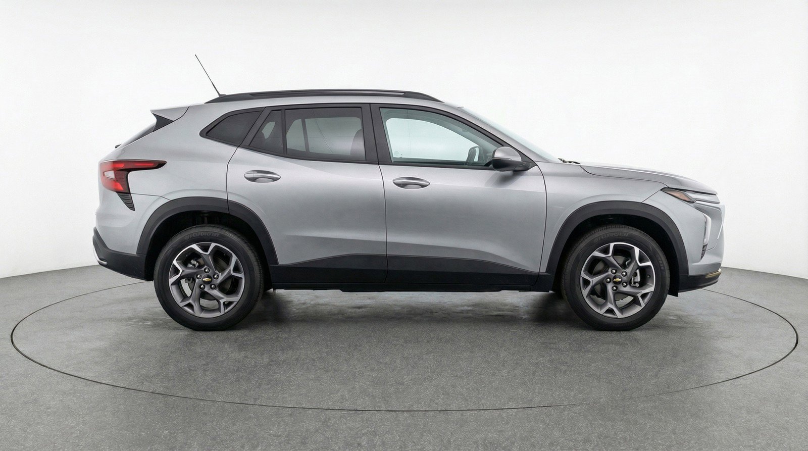Used 2025 Chevrolet Trax LT image 11