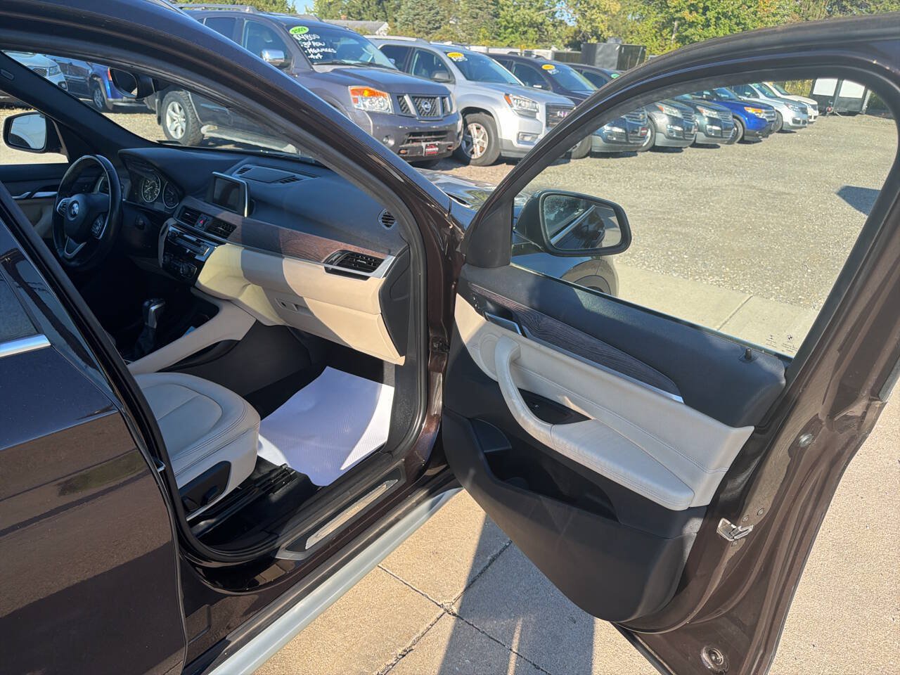 Used 2017 BMW X1 xDrive28i AWD/4WD image 17