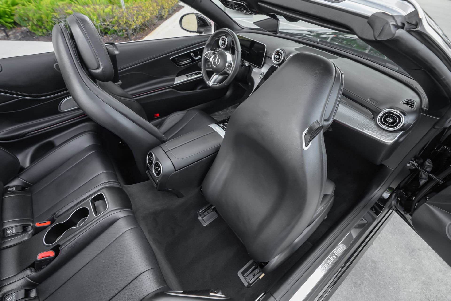 Used 2025 Mercedes-Benz CLE 300 4MATIC Cabriolet image 43