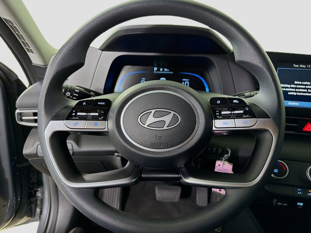 Used 2025 Hyundai Elantra SE w/ Cargo Package FWD image 13