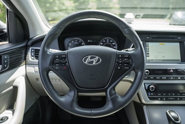 Used 2015 Hyundai Sonata Limited w/ Option Group 06 FWD image 31
