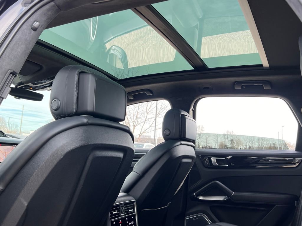 Used 2021 Porsche Cayenne Turbo image 25