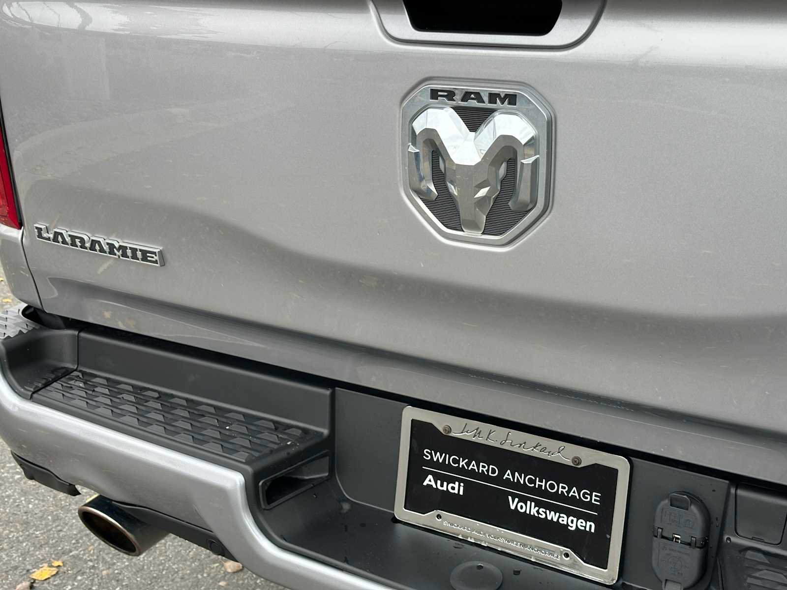 Used 2022 RAM 1500 Laramie w/ Sport Appearance Package image 13