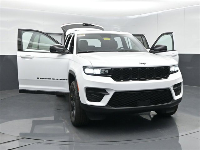 New 2025 Jeep Grand Cherokee Altitude image 55