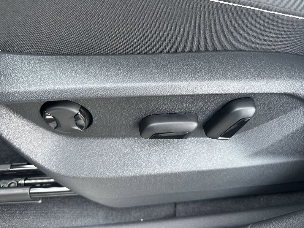 New 2026 Volkswagen Atlas Cross Sport SE image 12