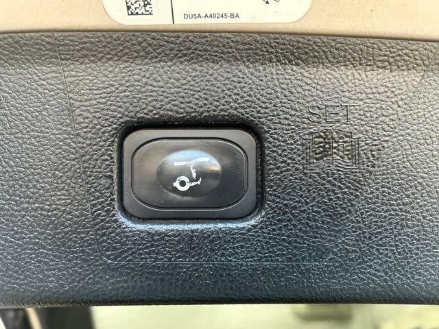 Used 2017 Ford Edge Titanium w/ Equipment Group 301A AWD/4WD image 7