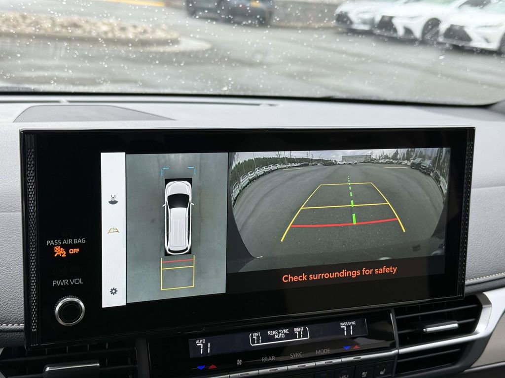 Used 2026 Toyota Sienna Platinum image 12