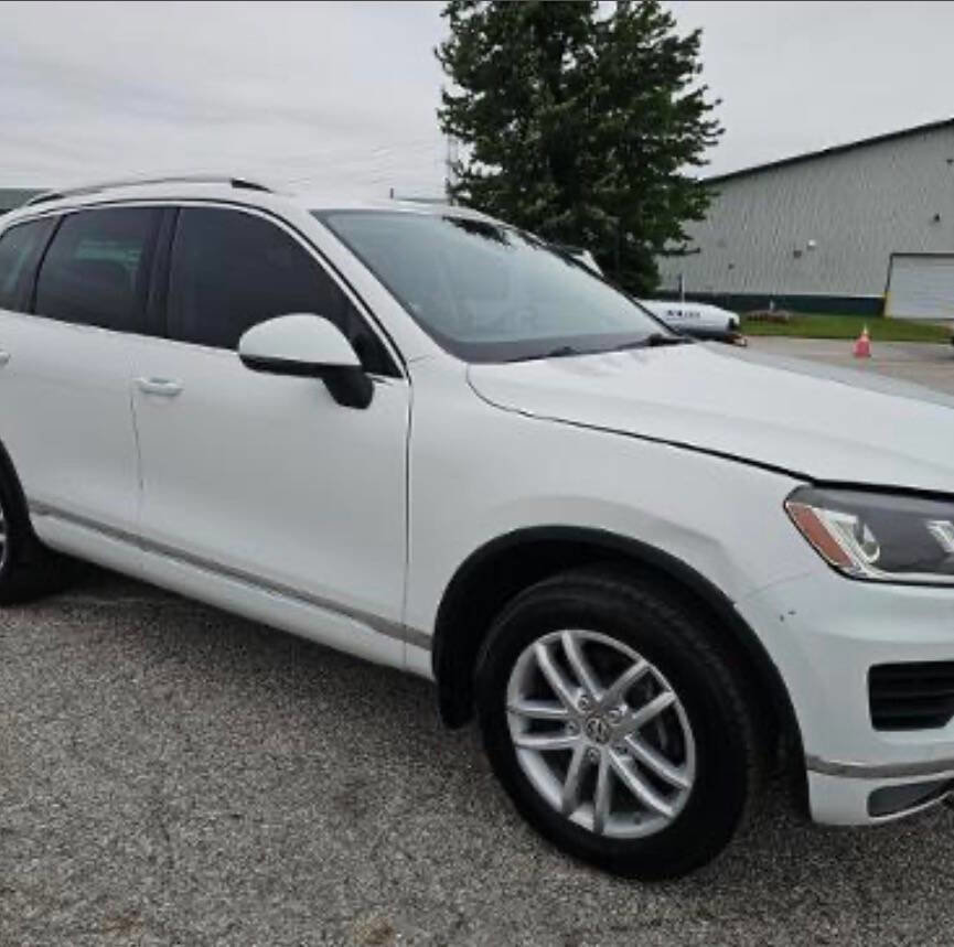 Used 2016 Volkswagen Touareg Sport AWD/4WD image 1