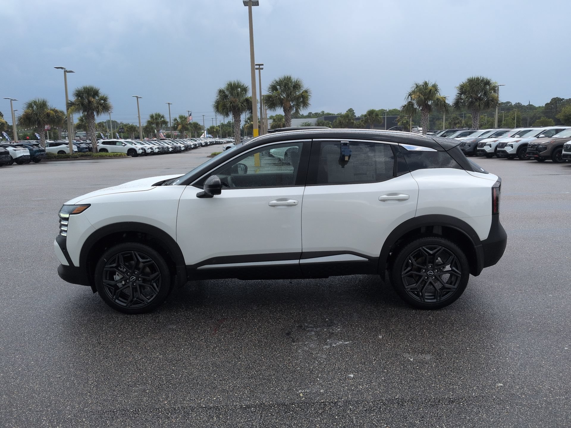 New 2026 Nissan Kicks SR FWD image 8