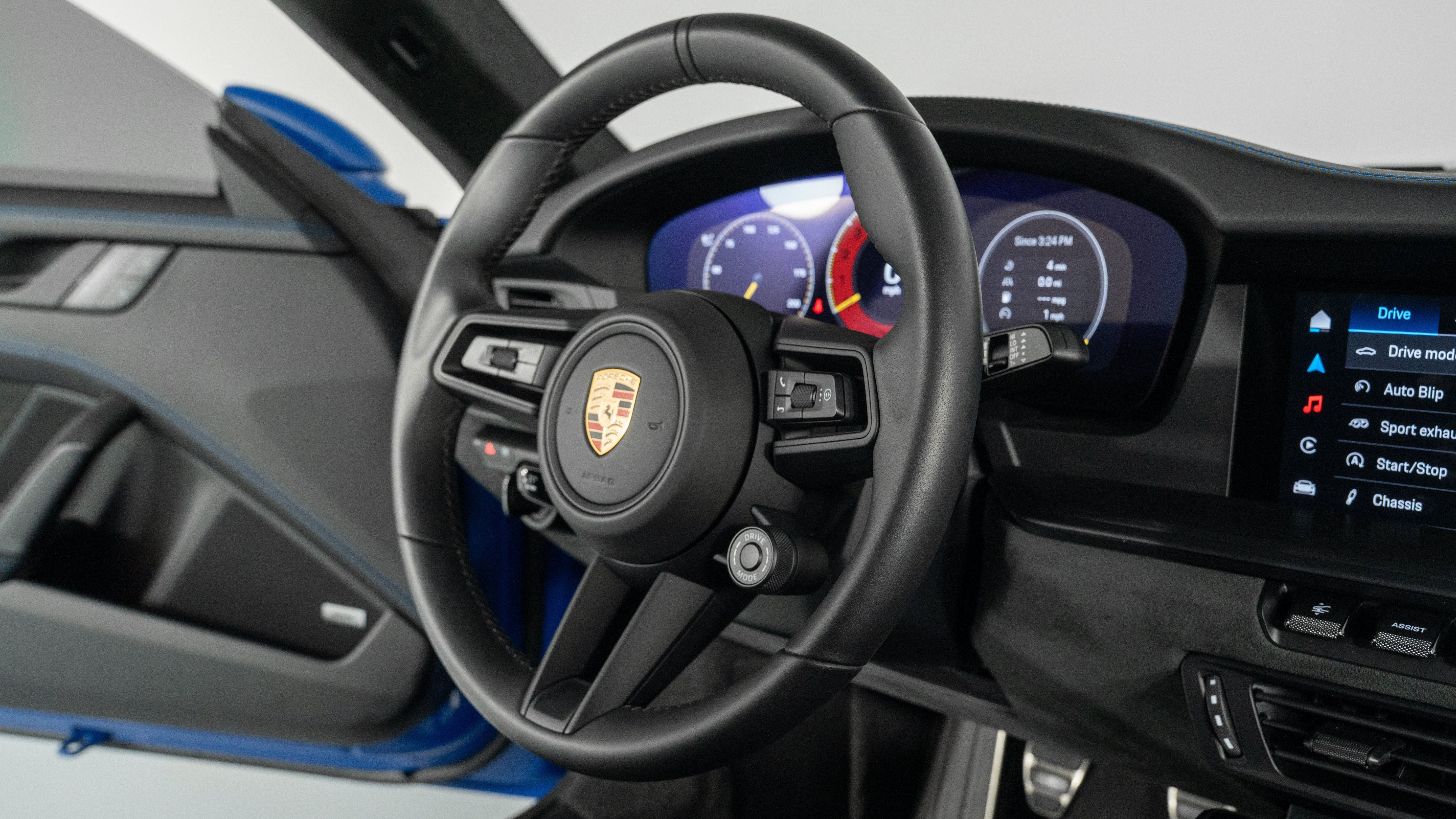 Used 2025 Porsche 911 GT3 RWD image 35