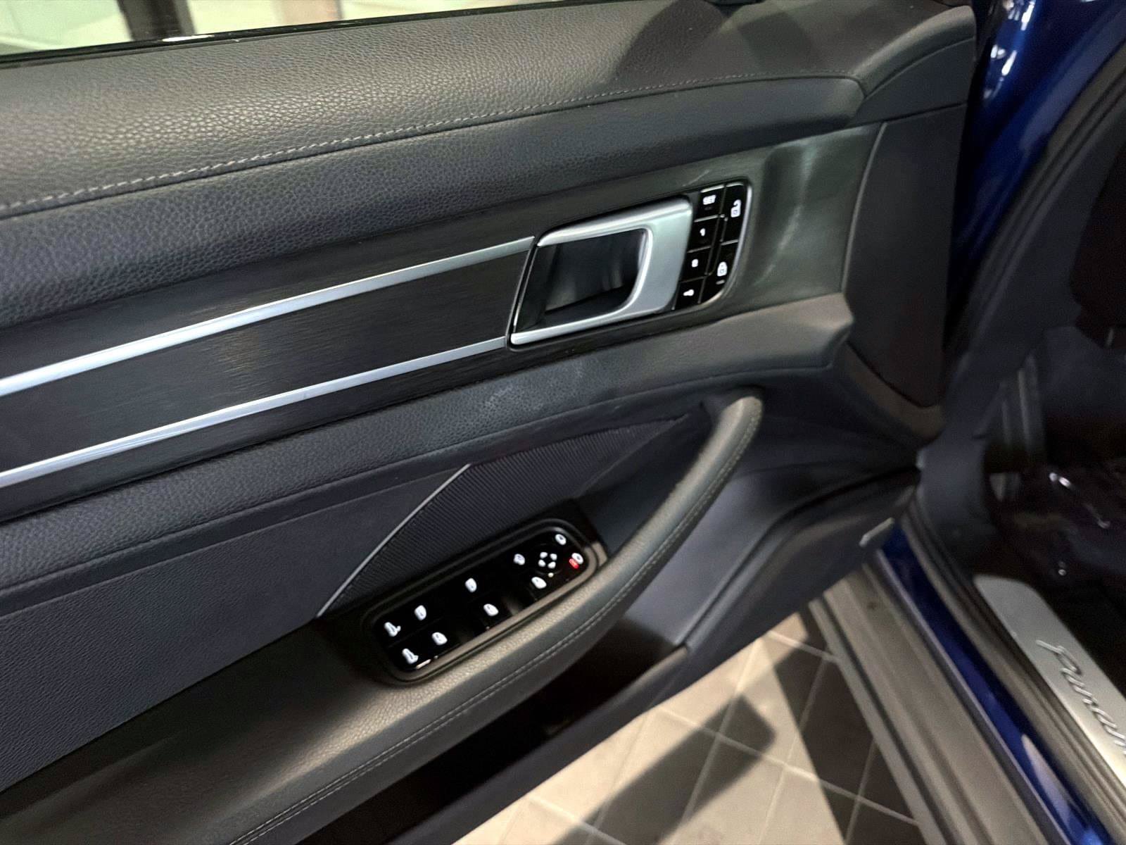 Used 2020 Porsche Panamera RWD image 16