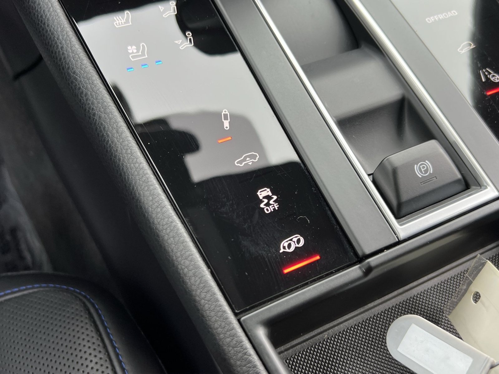 Used 2025 Porsche Macan GTS AWD/4WD image 38