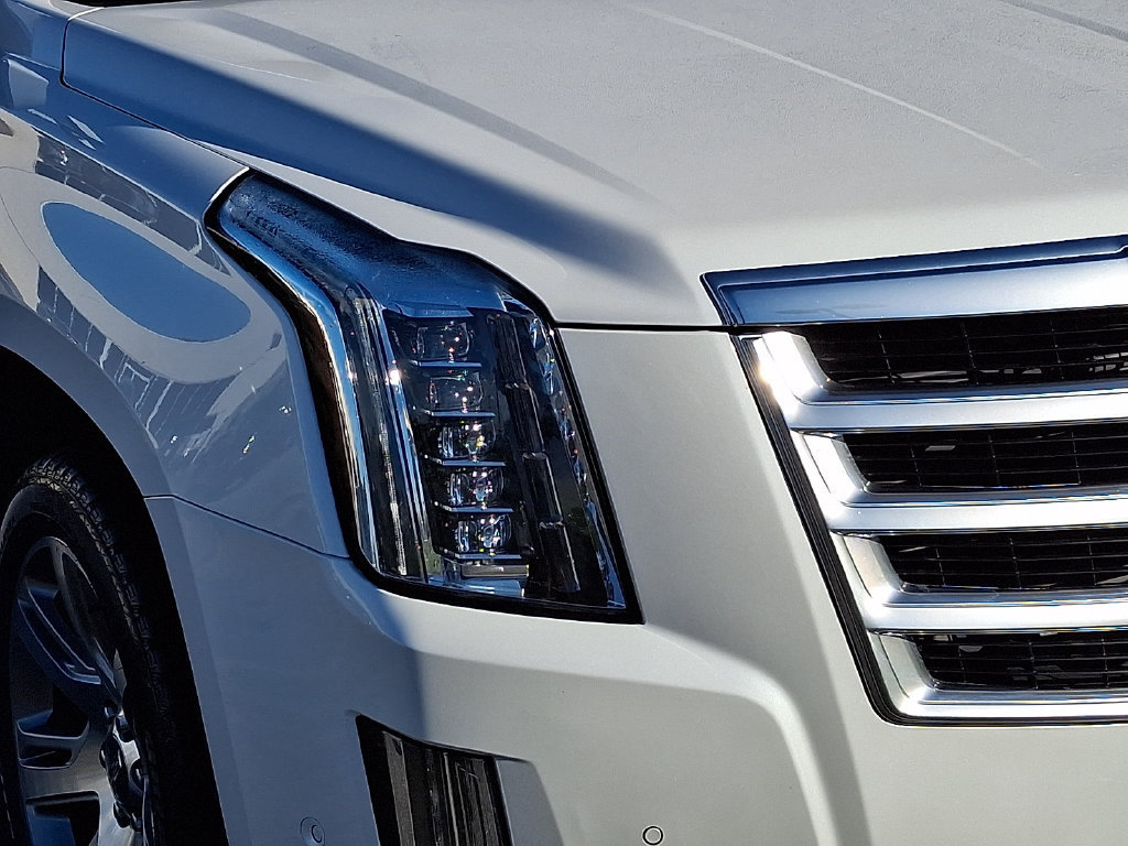 Used 2020 Cadillac Escalade Luxury AWD/4WD image 11
