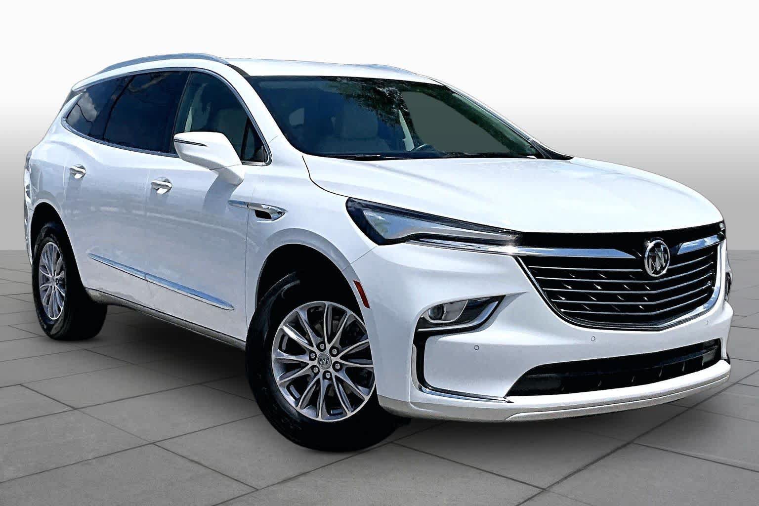 Used 2023 Buick Enclave Essence FWD image 3